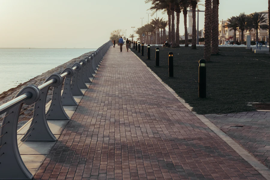 La promenade de la Corniche et ses palmiers