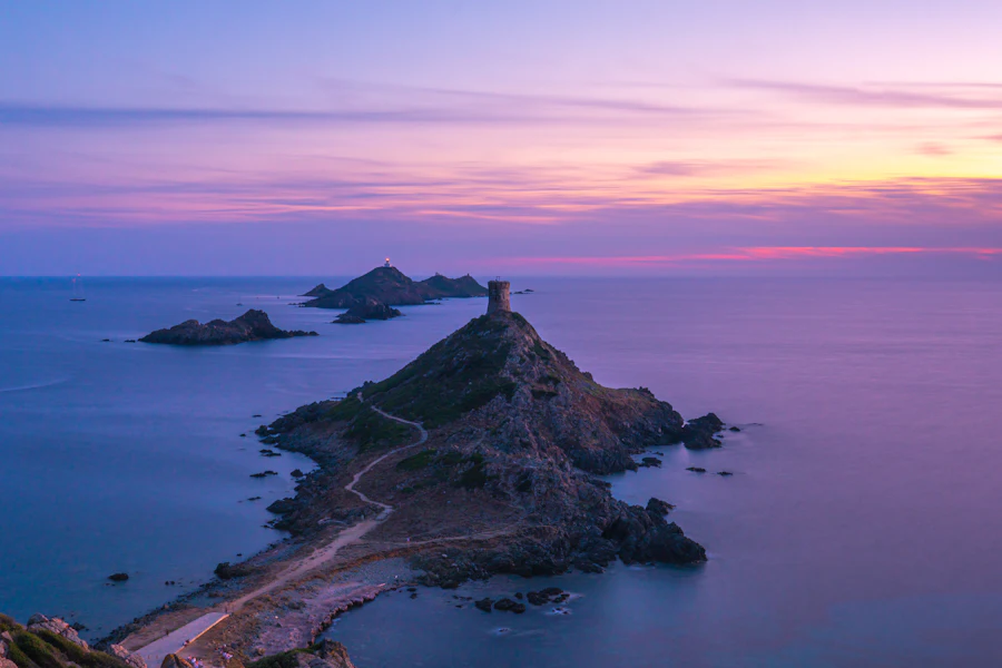 La tour génoise de la Parata et les îles Sanguinaires au coucher du soleil
