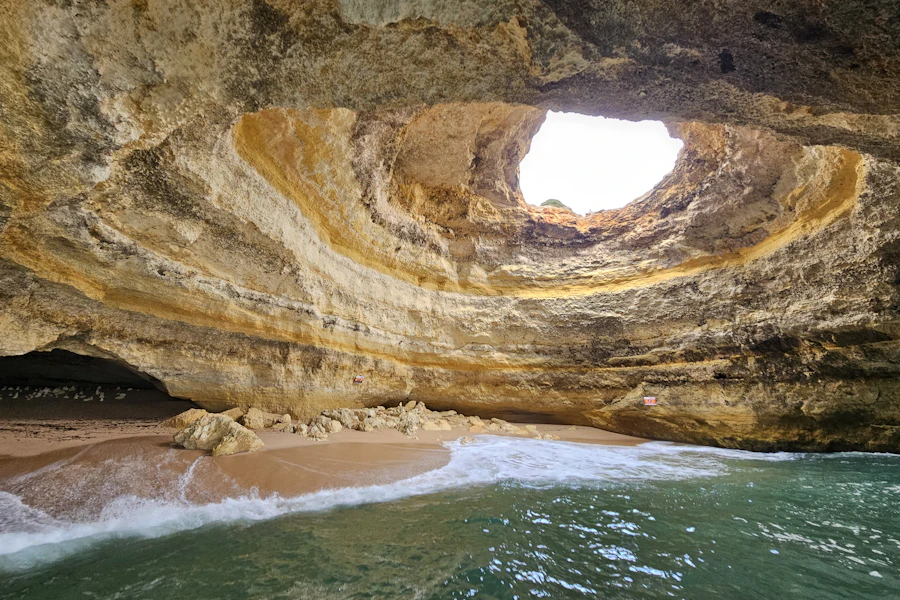 La voûte percée de la grotte de Benagil