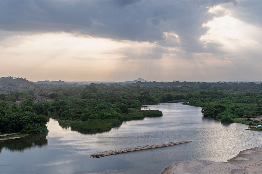 La vue depuis Elephant Rock sur la rivière Heda Oya
