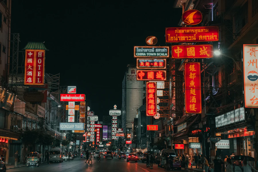 Les enseignes au néon de Yaowarat, le quartier chinois, la nuit