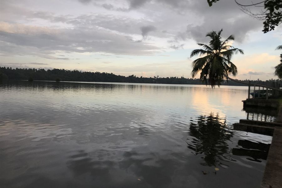 La rivière Bentota au coucher du soleil