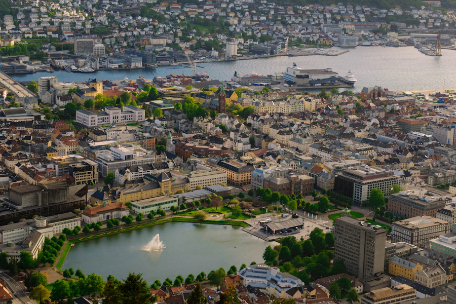Bergen et son port vus des hauteurs du mont Fløyen