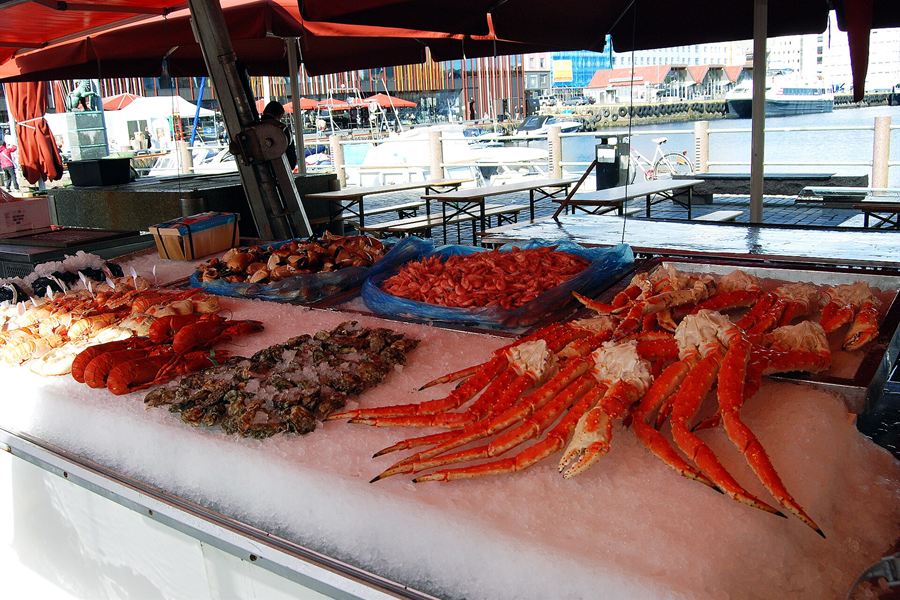 Crabes et fruits de mer au marché aux poissons de Bergen