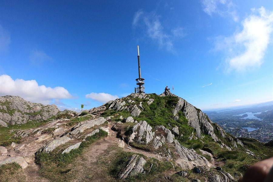 Le sommet du mont Ulriken et son antenne