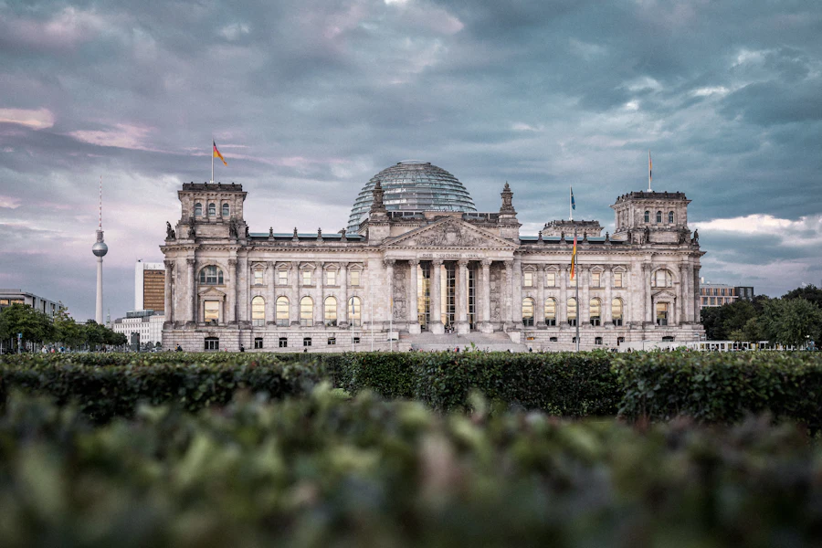 Le Reichstag et sa coupole de verre au coucher du soleil