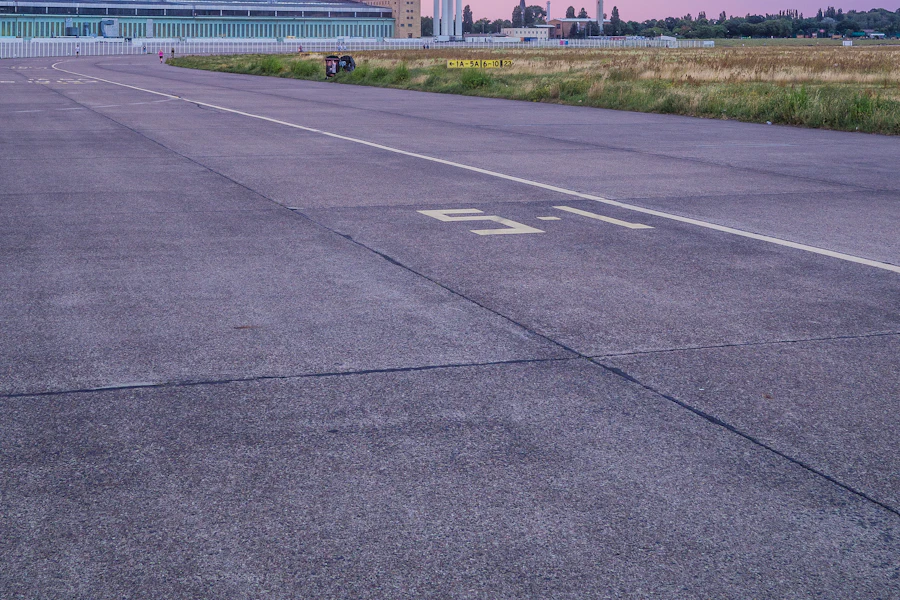 Les anciennes pistes de l'aéroport de Tempelhof, devenues promenade
