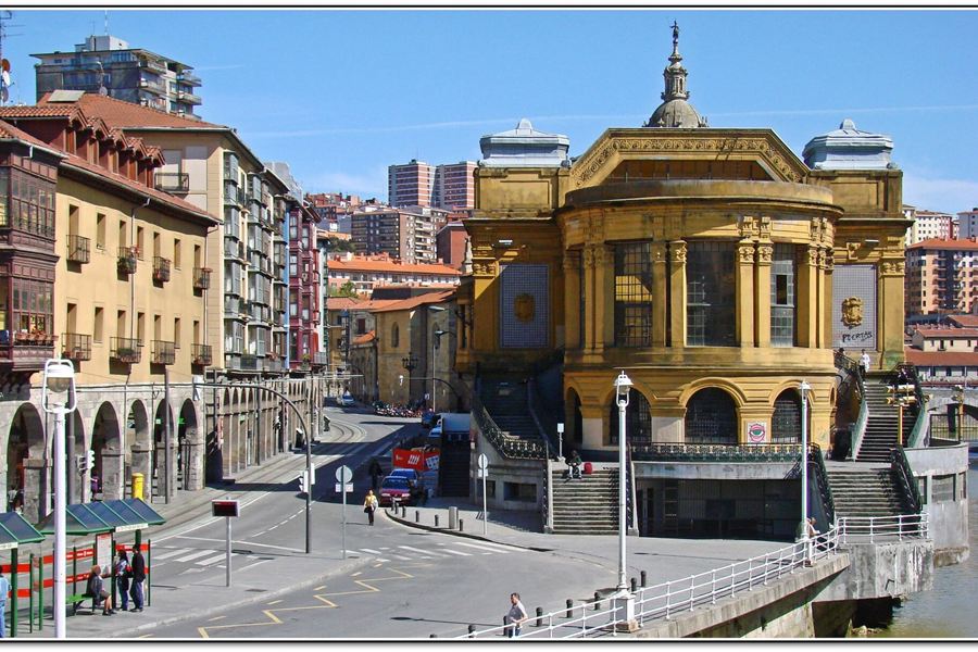 La façade du marché de la Ribera