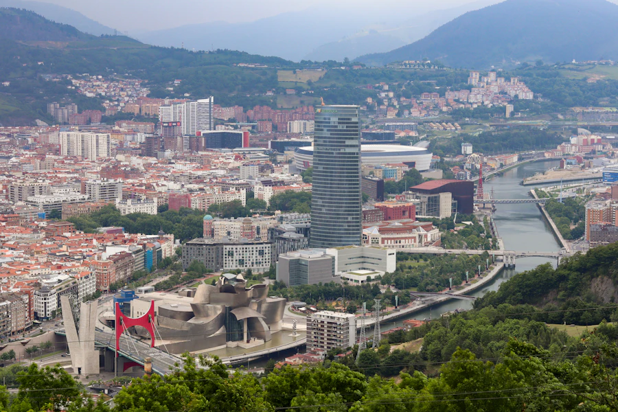 Bilbao et ses montagnes vues des hauteurs