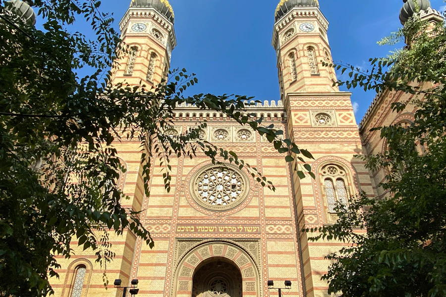 Les tours de la Grande Synagogue de la rue Dohány