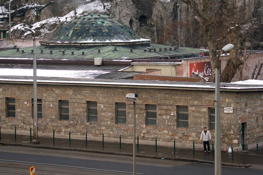 La façade des bains Rudas