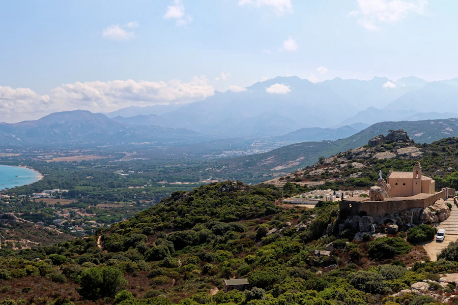 La baie de Calvi vue des hauteurs