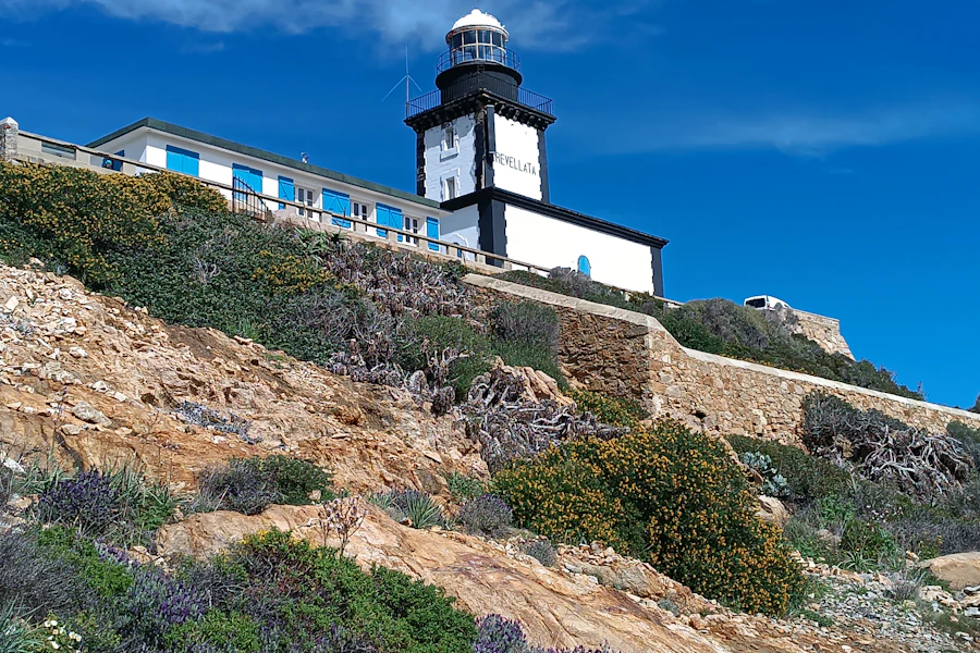 Le phare de la Revellata sur son promontoire rocheux