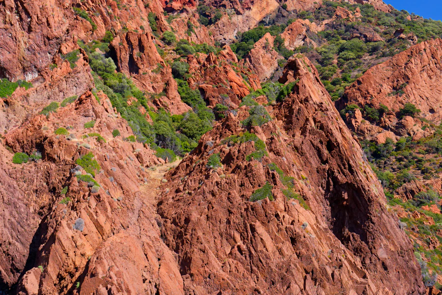 Les falaises de porphyre rouge de la réserve de Scandola