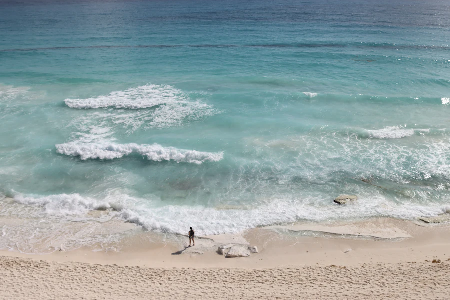 Une plage de sable blanc et la mer turquoise à Cancún