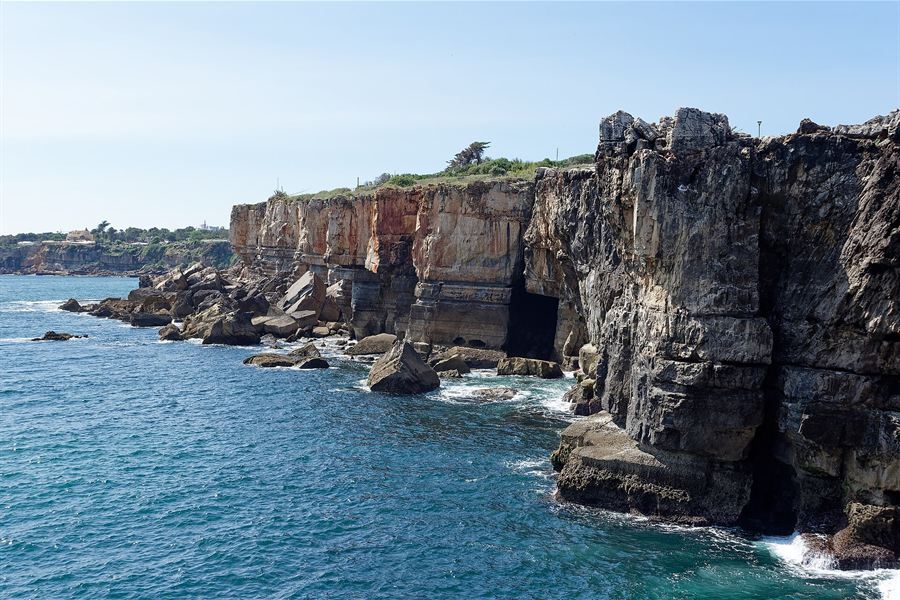 Les falaises de la Boca do Inferno