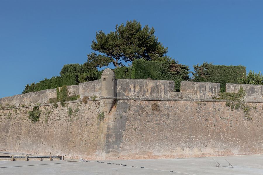 Les remparts de la citadelle de Cascais