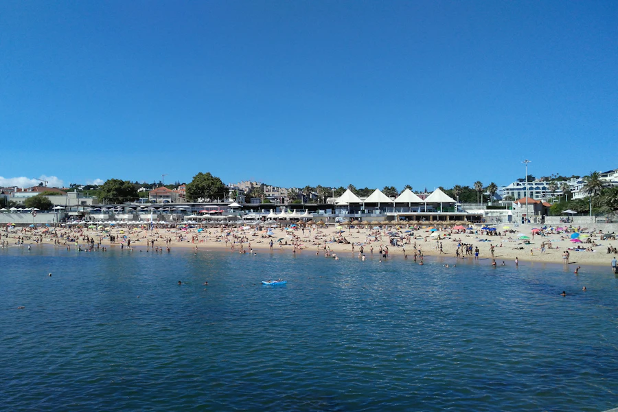La plage d'Estoril au bout de la promenade du front de mer