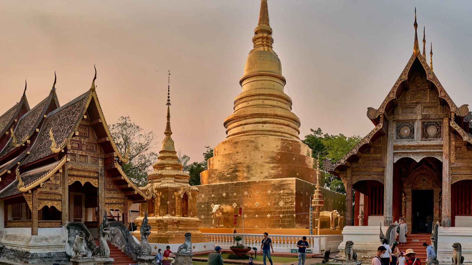 Un temple de Chiang Mai et son stupa doré