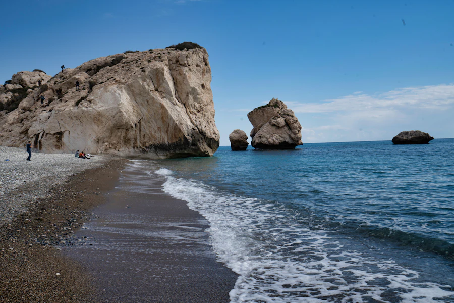 Le rocher d'Aphrodite et sa plage de galets, près de Kouklia