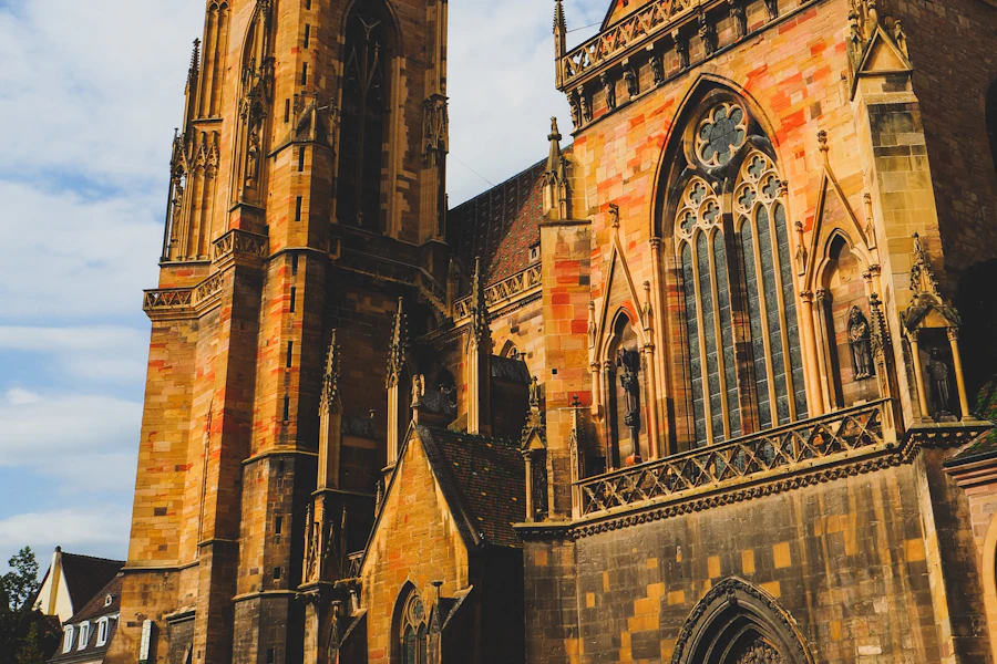 La collégiale Saint-Martin et sa tour, au cœur de Colmar