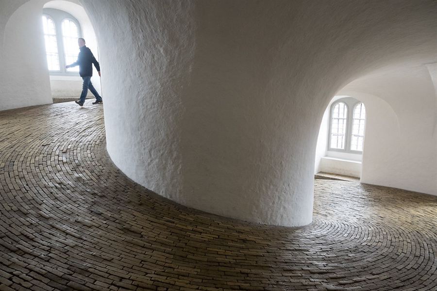 La rampe en spirale de la tour Ronde