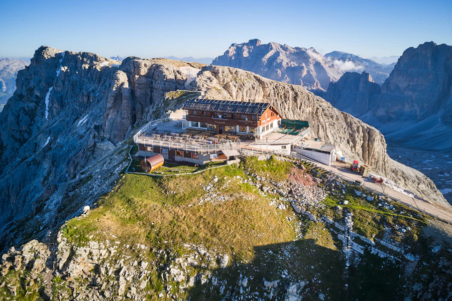Le refuge du Lagazuoi, au sommet de la montagne