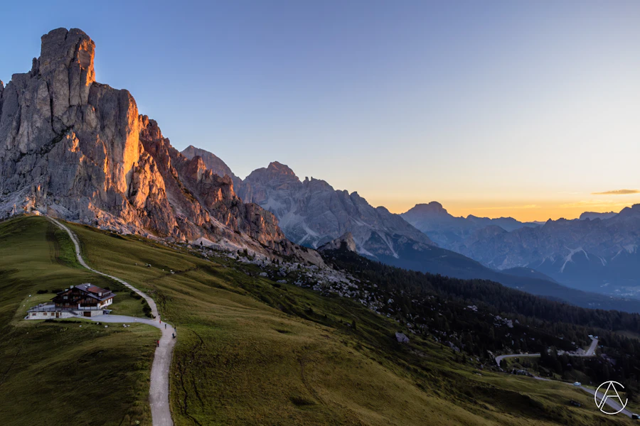 La route du col de Giau au coucher du soleil