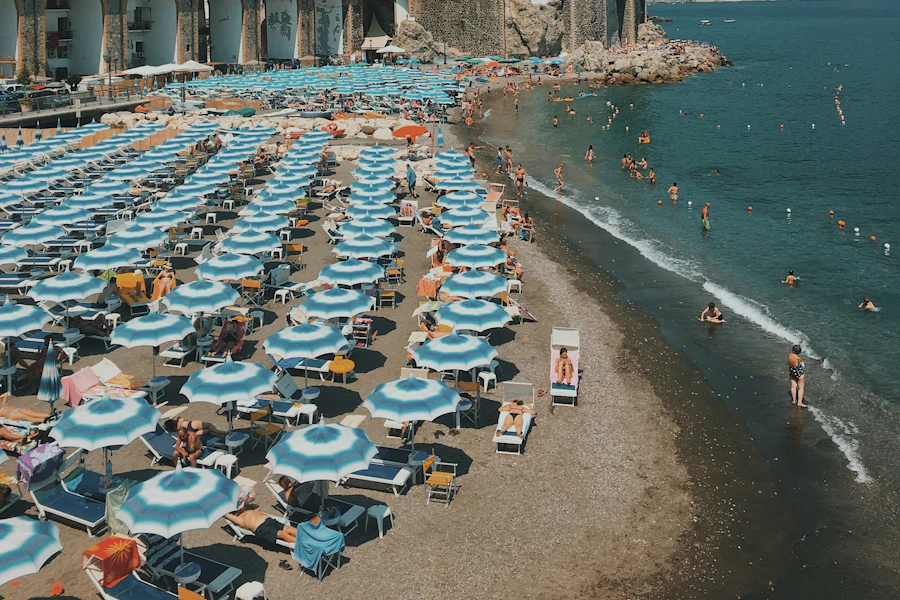 La plage et le village d'Atrani