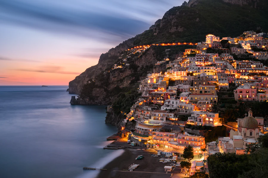 Positano illuminé au crépuscule