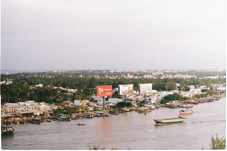 Le fleuve et ses nombreux bateaux à Can Tho