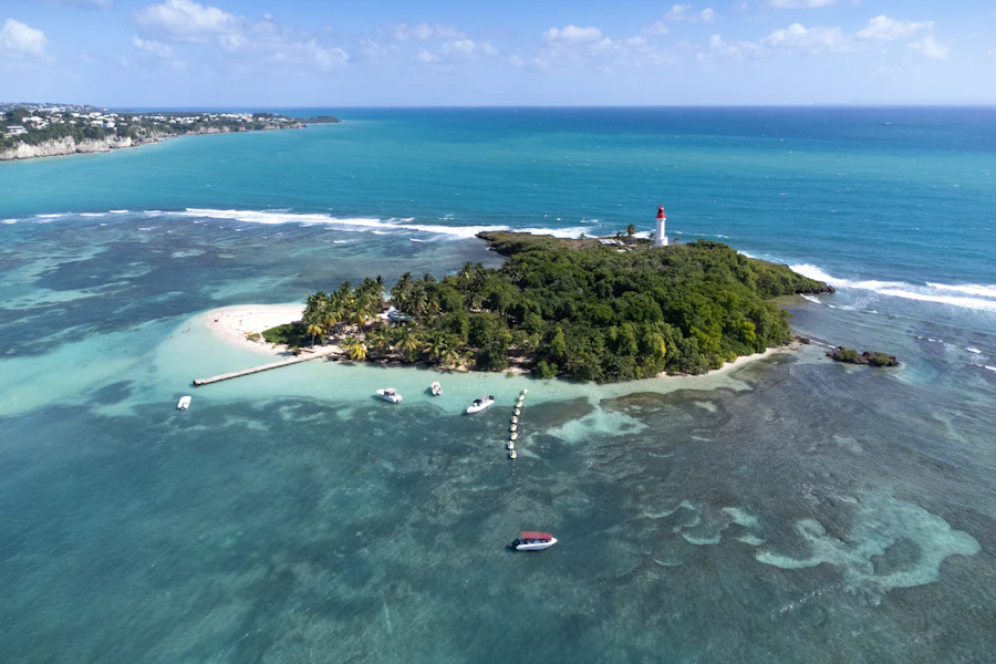 Un îlet au milieu de la mer, au large de la Guadeloupe