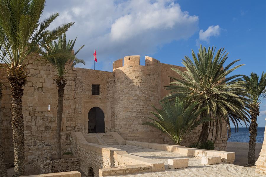 Le Borj El Kebir et ses palmiers à Houmt Souk