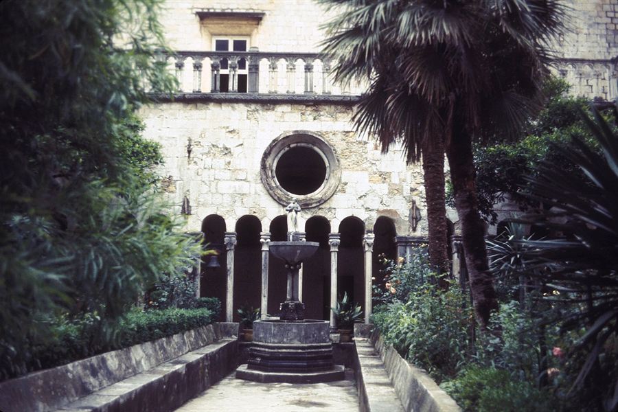 Le cloître du monastère franciscain