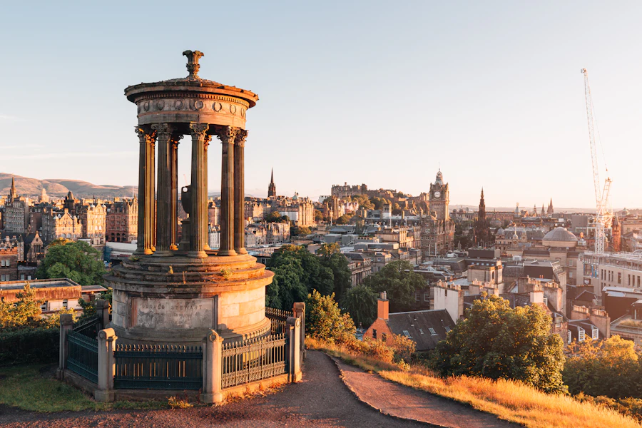 La ville vue de Calton Hill au coucher du soleil