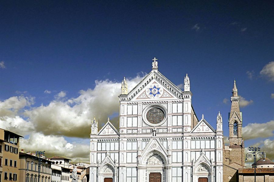 La façade de la basilique Santa Croce
