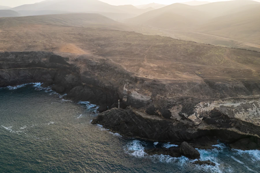 Le rivage rocheux et les grottes d'Ajuy