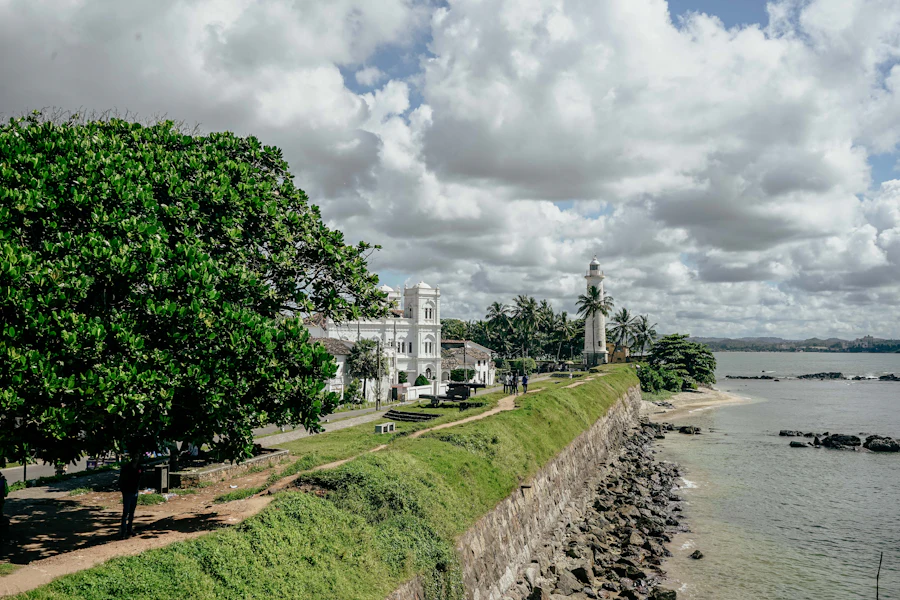 Les remparts du fort de Galle face à l'océan
