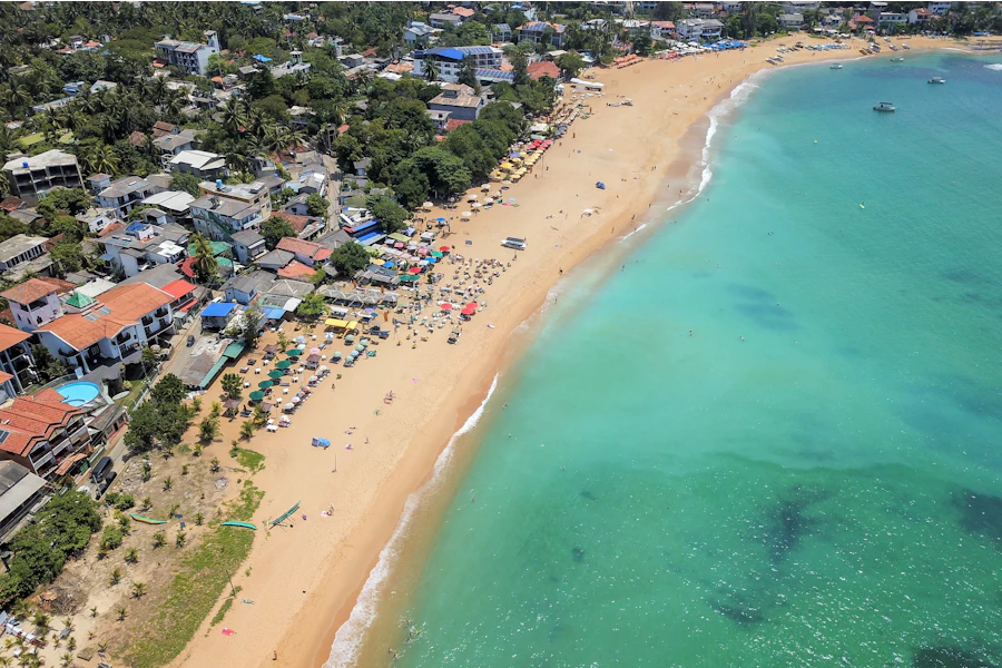 La baie d'Unawatuna vue du ciel