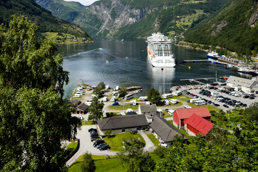 Un bateau de croisière dans le Geirangerfjord