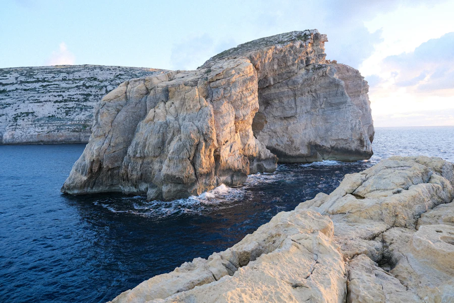 Le rocher du Champignon dans la baie de Dwejra