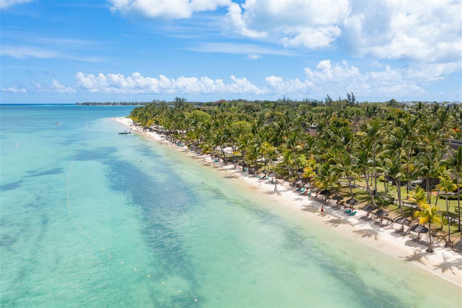 La plage de Trou aux Biches vue du ciel