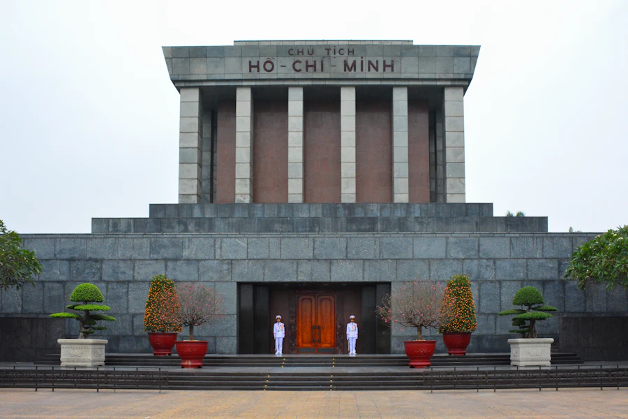 Le mausolée de Hô Chi Minh sur la place Ba Dinh