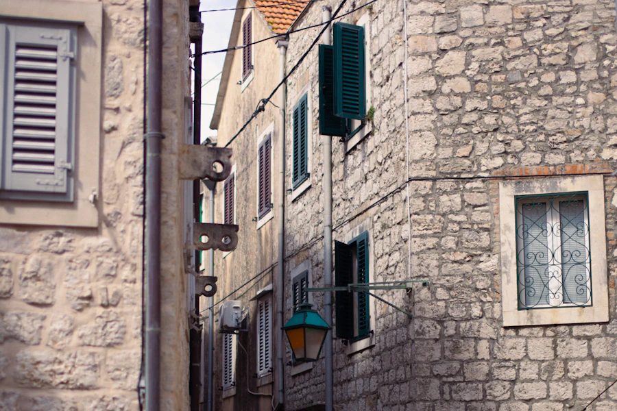 Une ruelle de pierre de Stari Grad