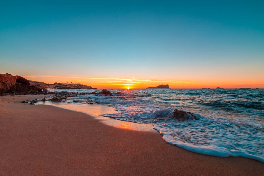 Coucher de soleil sur la côte de Cala Comte