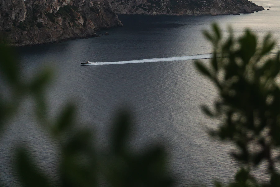 Le rocher d'Es Vedrà au large de Cala d'Hort