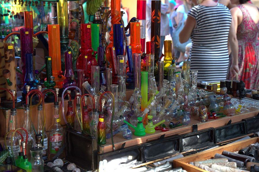 Un étal du marché hippie d'Es Canar