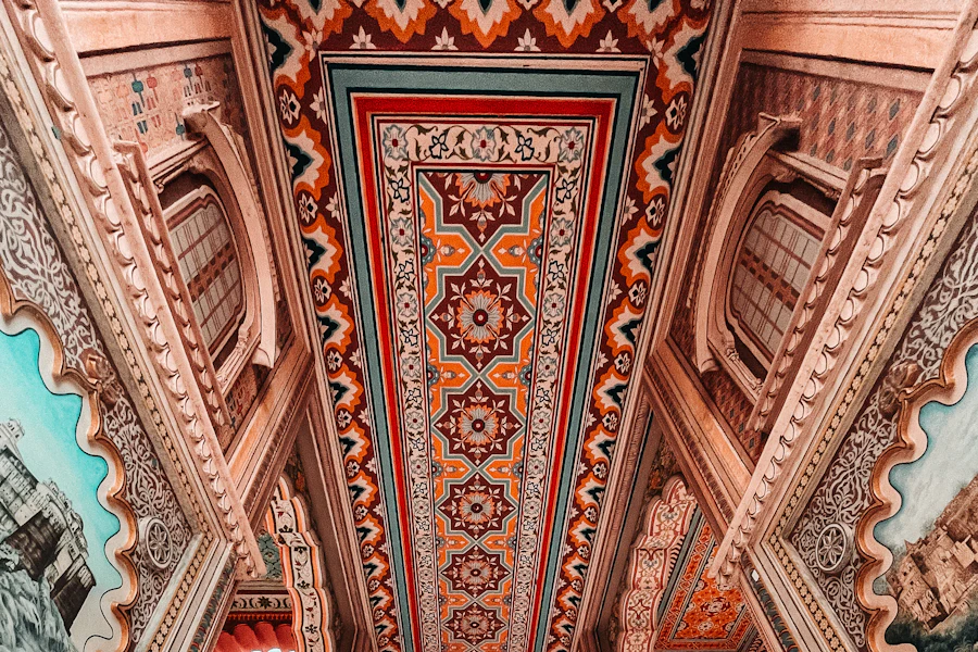 Les arches peintes de la porte Patrika