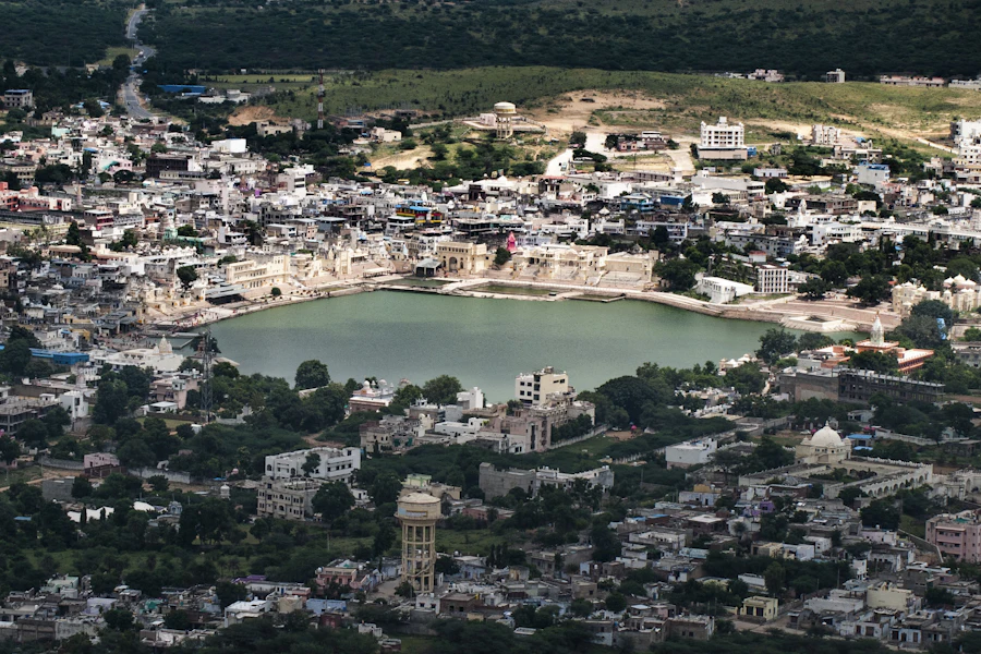 Pushkar et son lac sacré vus des hauteurs