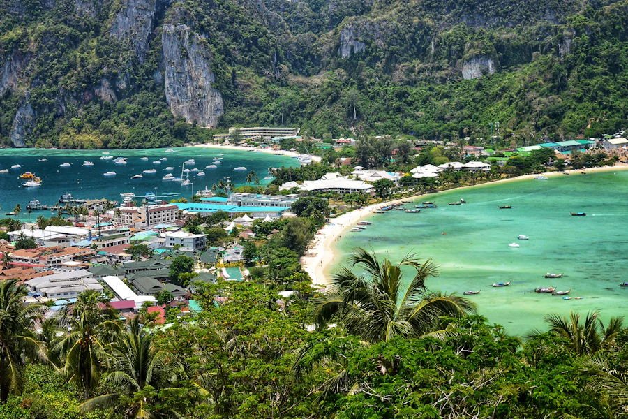 Les deux baies de l'isthme de Tonsai vues du belvédère